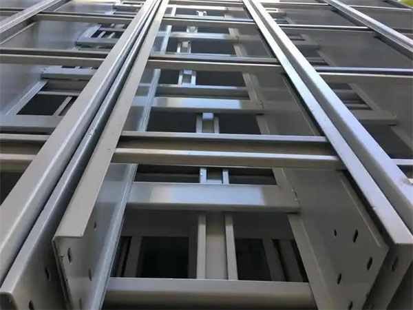 梯级式桥架